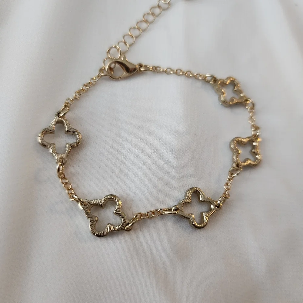 4-Leaf Clover Flower Bracelet Adjustable Cutout Gold-tone Clear Rhinestone